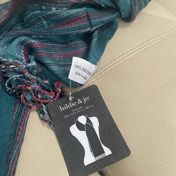 Scarf - Picture 5 of 11